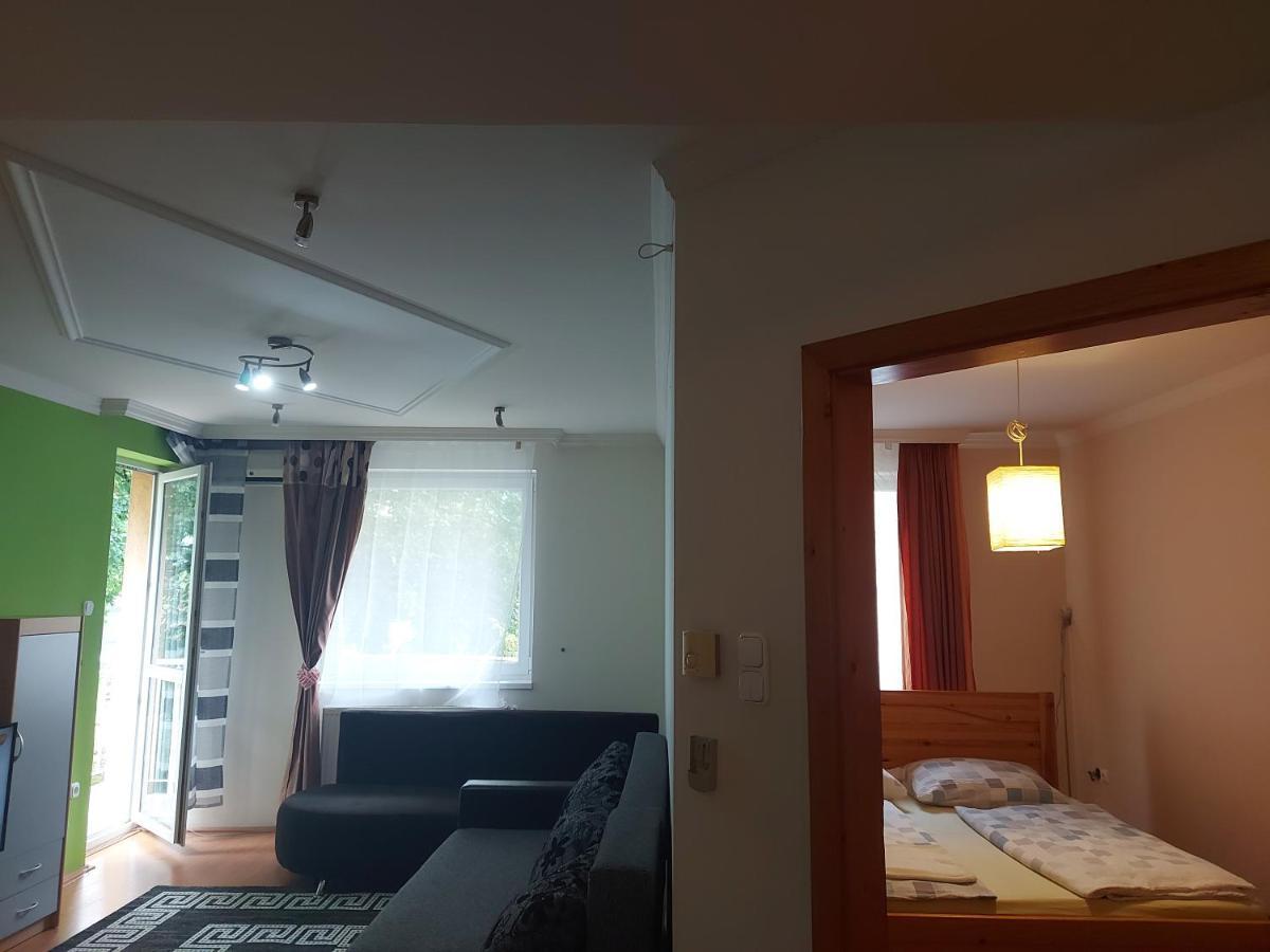 Lara Apartman Debrecen Exterior foto