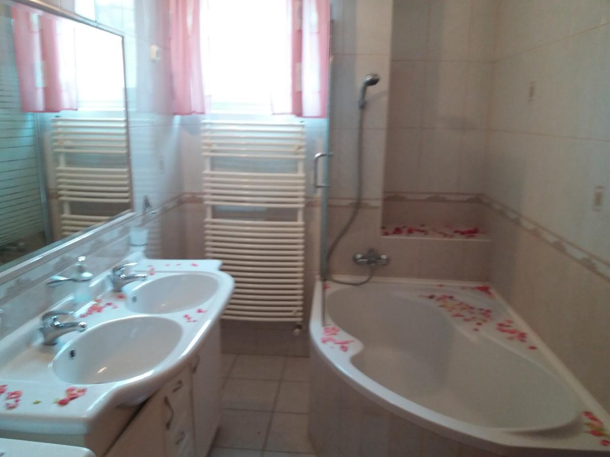 Lara Apartman Debrecen Exterior foto